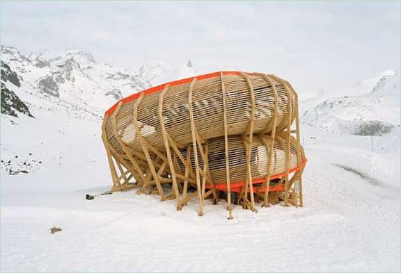 Il punto panoramico Evolver tra le montagne innevate della Svizzera