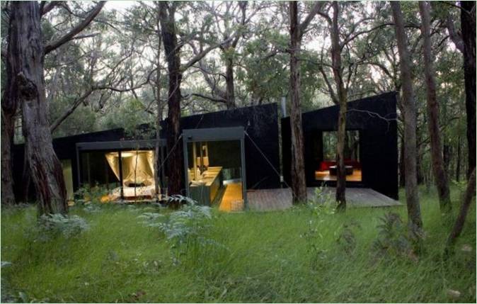 Il sorprendente design del cottage nel bosco di Red Hill