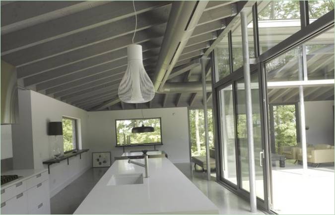 Cucina bianca presso la residenza privata Bromond House