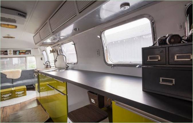 Interno di una casa mobile Airstream