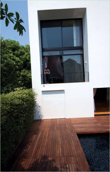 L'esterno della casa d'angolo di Baan Moom