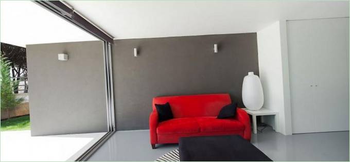 Divano luminoso negli interni di Godiva House