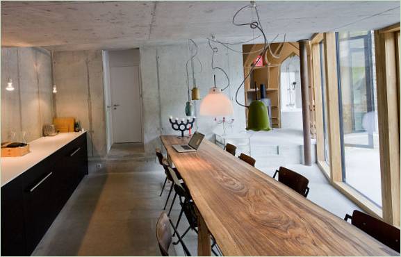 La sala da pranzo della casa sotterranea di Villa Vals
