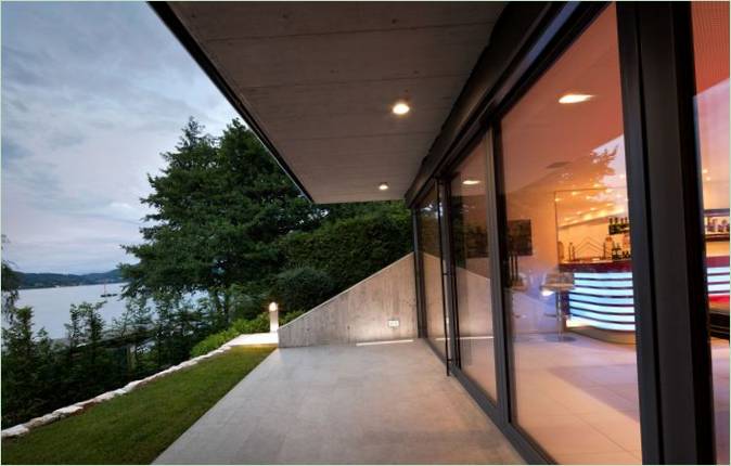 Una candida residenza sul lago di Spado Architects, Carinzia, Austria