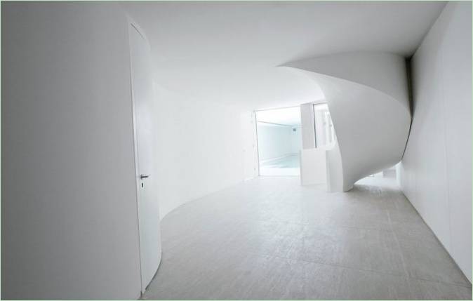 Scala bianca per il primo piano