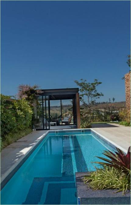 Piscina all'aperto nel cortile del JC Residence