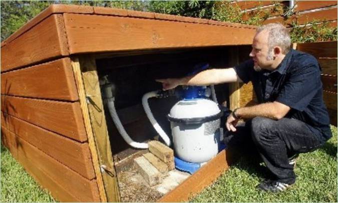 Piscina di materiali improvvisati - attrezzatura tecnica Piscina con materiali improvvisati - attrezzatura tecnica