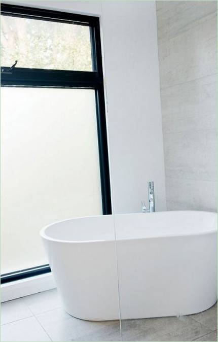 Residenza di campagna Cottage de Brébeuf - vasca da bagno in bianco