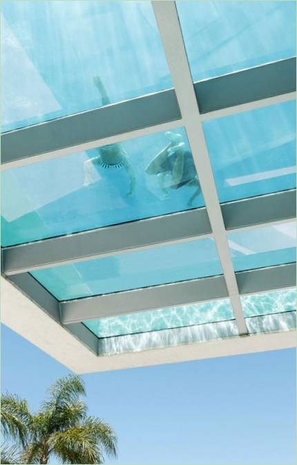 La piscina della Jellyfish House a Marbella