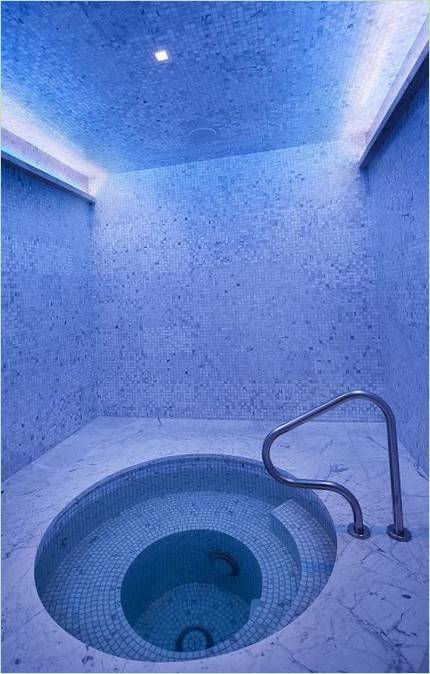 Vasca idromassaggio interna al Beverly Hills Residence
