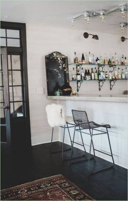Decorazione rustica della casa: bar con bancone bianco