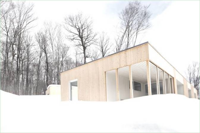 Casa abitativa sul ciglio di una montagna in Quebec