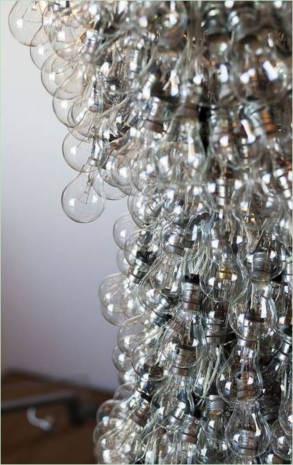 Numerose lampadine per lampadari in una villa del Nevada