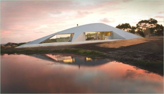 Villa futuristica Croft di James Stockwell Architects in Australia