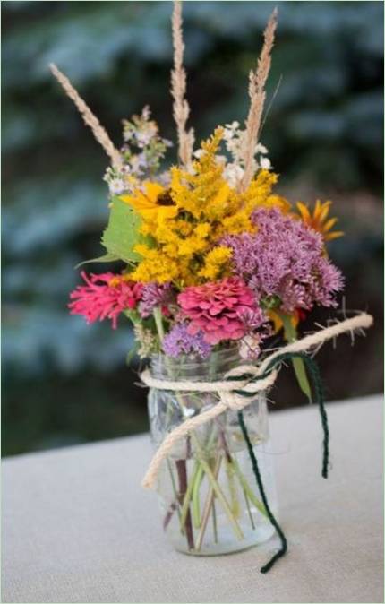 Fiori in vaso all'aperto
