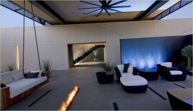 Bella decorazione del fuoco dal pavimento di una villa del Nevada