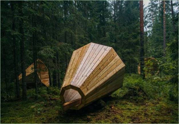 Insoliti gazebo per godersi la natura circostante Gli insoliti gazebo nella foresta offrono la possibilità di godersi la natura circostante
