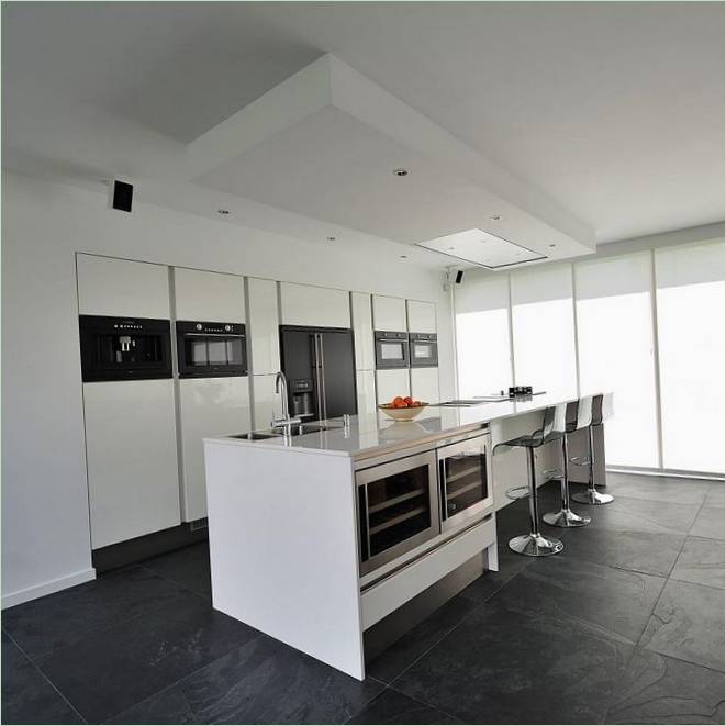 Una cucina bianca come la neve