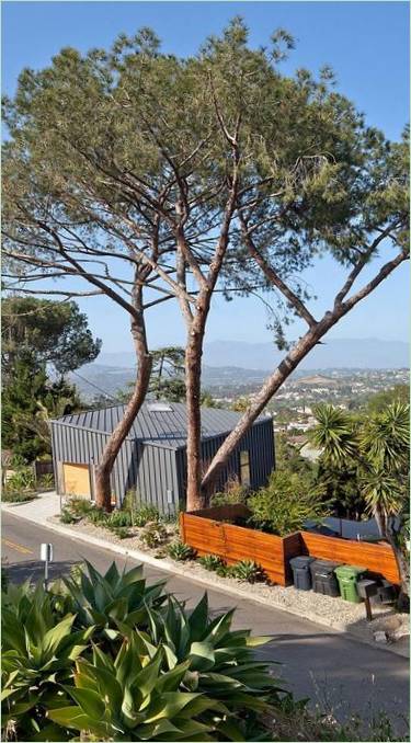 GRANDE & campo; piccola casa