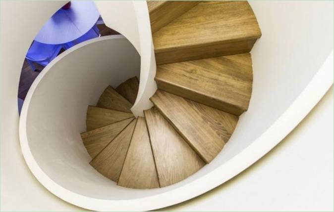 Attico Casa Con Dependance. Scala a chiocciola