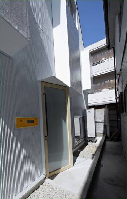L'ingresso principale della casa Itami