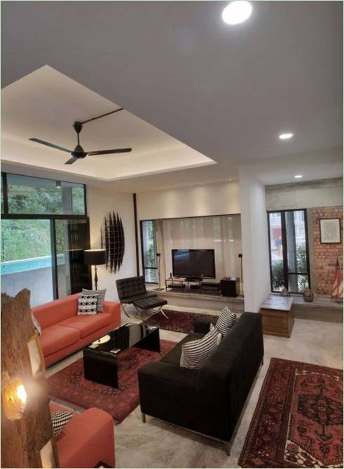 Soggiorno interior design Menerung House