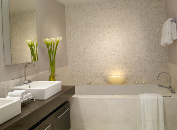 Interni di colore chiaro per il bagno