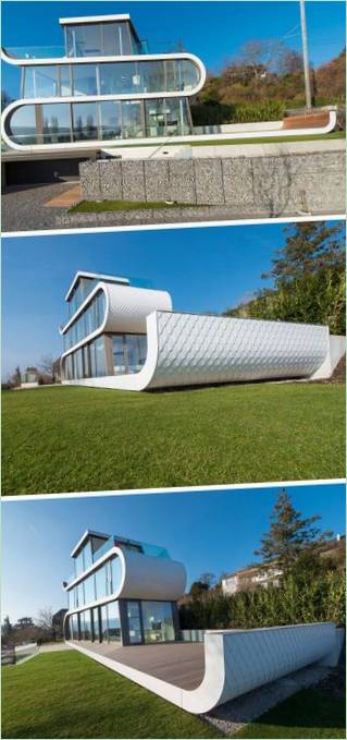 Un insolito design bianco in Svizzera: un rotolo di nastro Insolito design di una casa bianca in Svizzera: la scheggia rotola giù