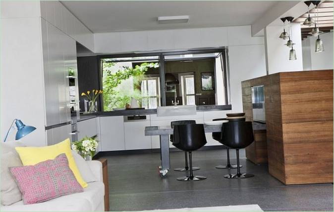 Interno della cucina di una casa di campagna in Australia