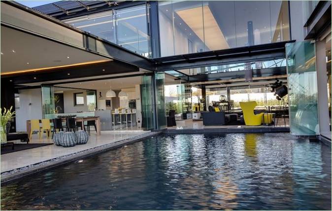 La piscina di una casa di campagna in Sudafrica