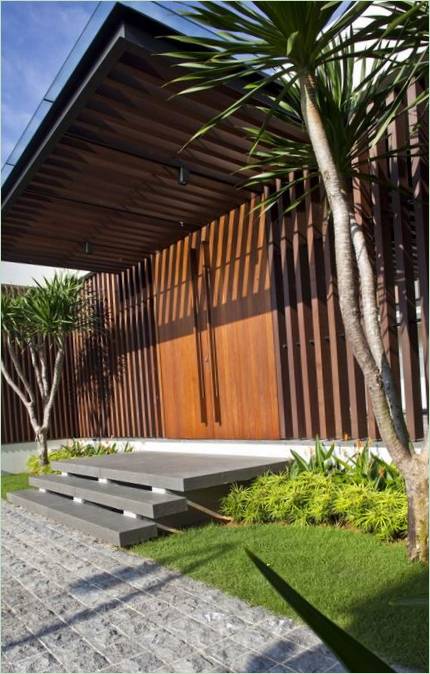 ONG&ONG progettano la villa 9 Jalan Siap a Singapore con materiali naturali
