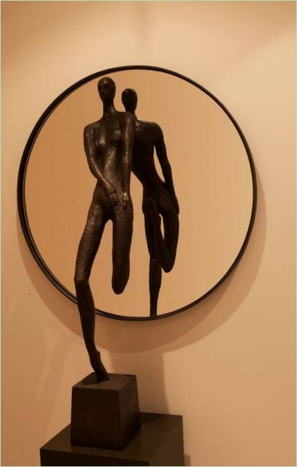 Scultura all'interno di Hans Place