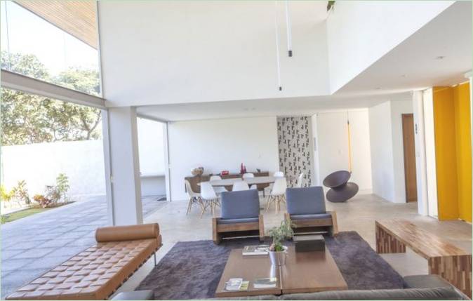 Soggiorno di una casa moderna Casa Linhares Dias in Brasile