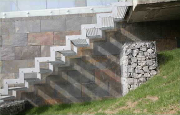 Scala di intercomunicazione presso la Zinc House in Romania