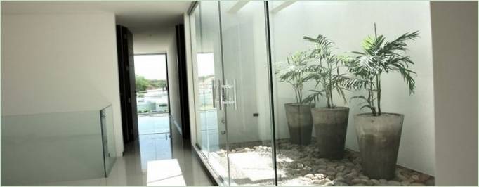 Architettura minimalista della casa di campagna