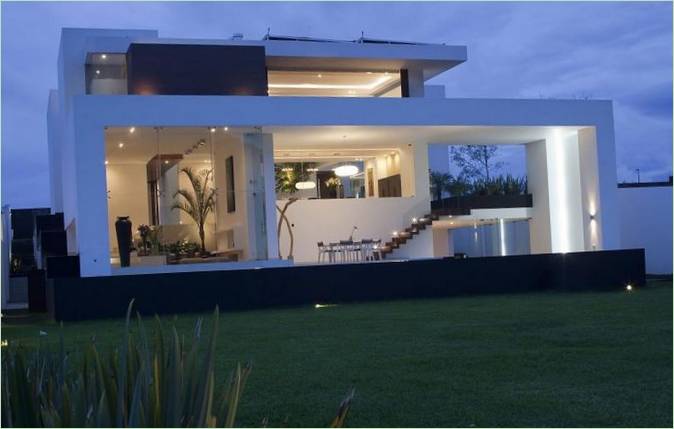 Illuminazione serale della villa