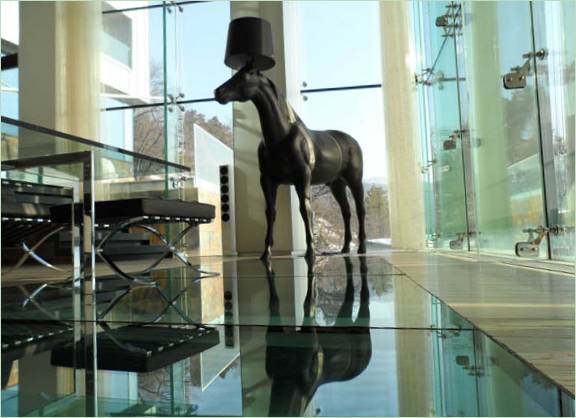 Un interno straordinario per un soggiorno alla Zinc House in Romania