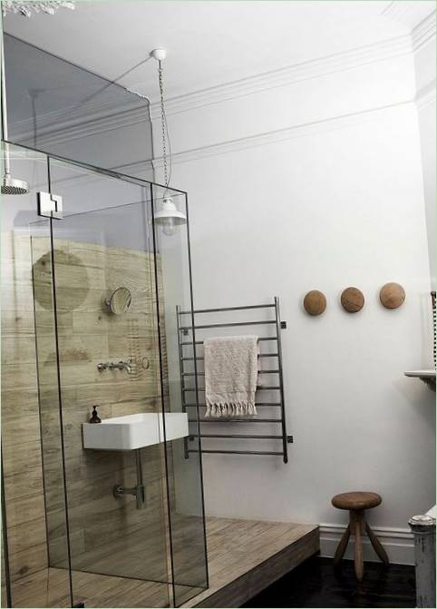 Il bagno di una casa edoardiana in mattoni rossi a Melbourne