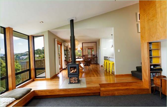 Gli interni in legno di una casa di York Bay di Paul Rolfe Architects, Nuova Zelanda