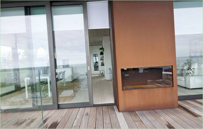 Porta scorrevole in vetro sulla terrazza