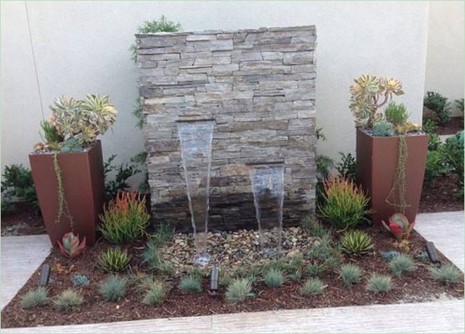 Variante del paesaggio della casa di campagna - Cascata artificiale Opzione paesaggistica per la casa di campagna - Cascata artificiale