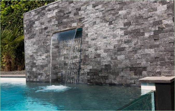 Fontana per piscina in giardino
