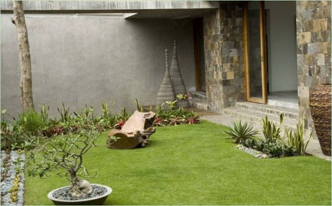 Un cortile in stile etnico