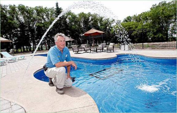 Il pool di clienti a forma di chitarra