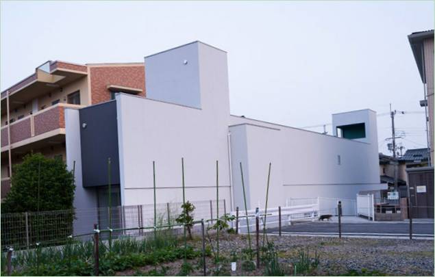 La facciata della Promenade House in Giappone
