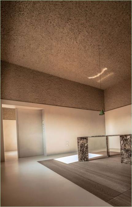 Gli interni non convenzionali della casa di Antonino Cardillo a Roma, Italia