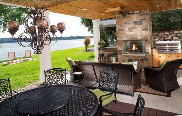 Il camino al centro dell'area barbecue. Foto: houzz