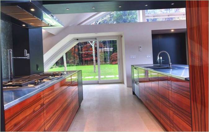 Cucina moderna attrezzata