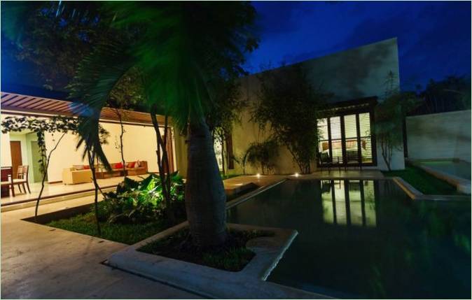 Casa di design Aldea: illuminazione notturna della terrazza e della piscina