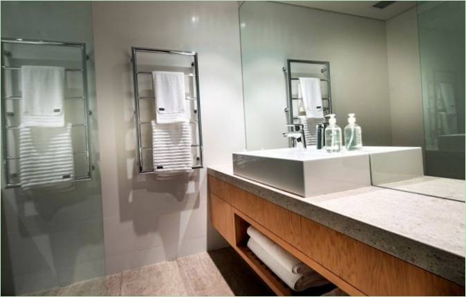 Il design del bagno in una casa sulla spiaggia australiana